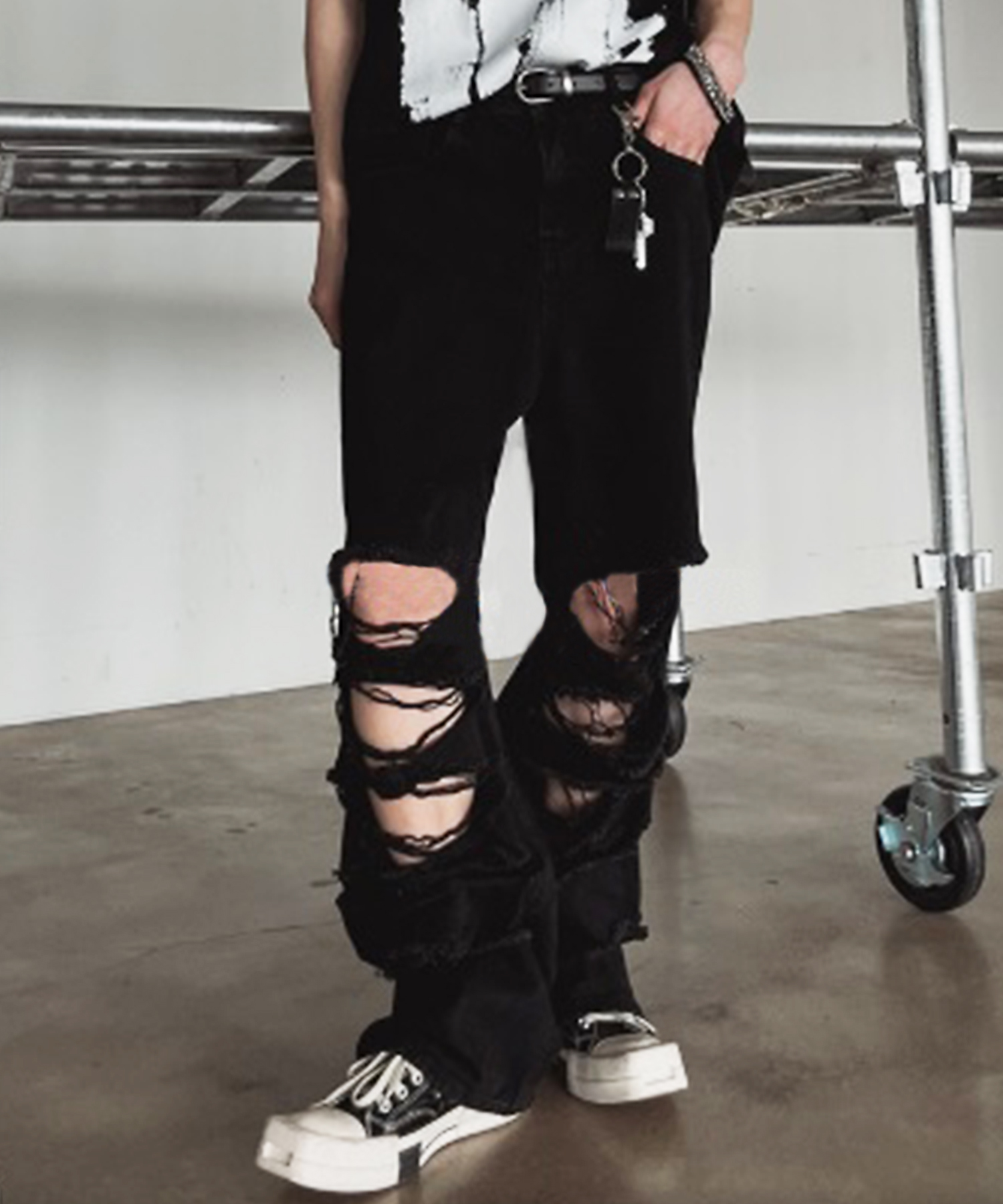 Continuous Damage Wide Denim