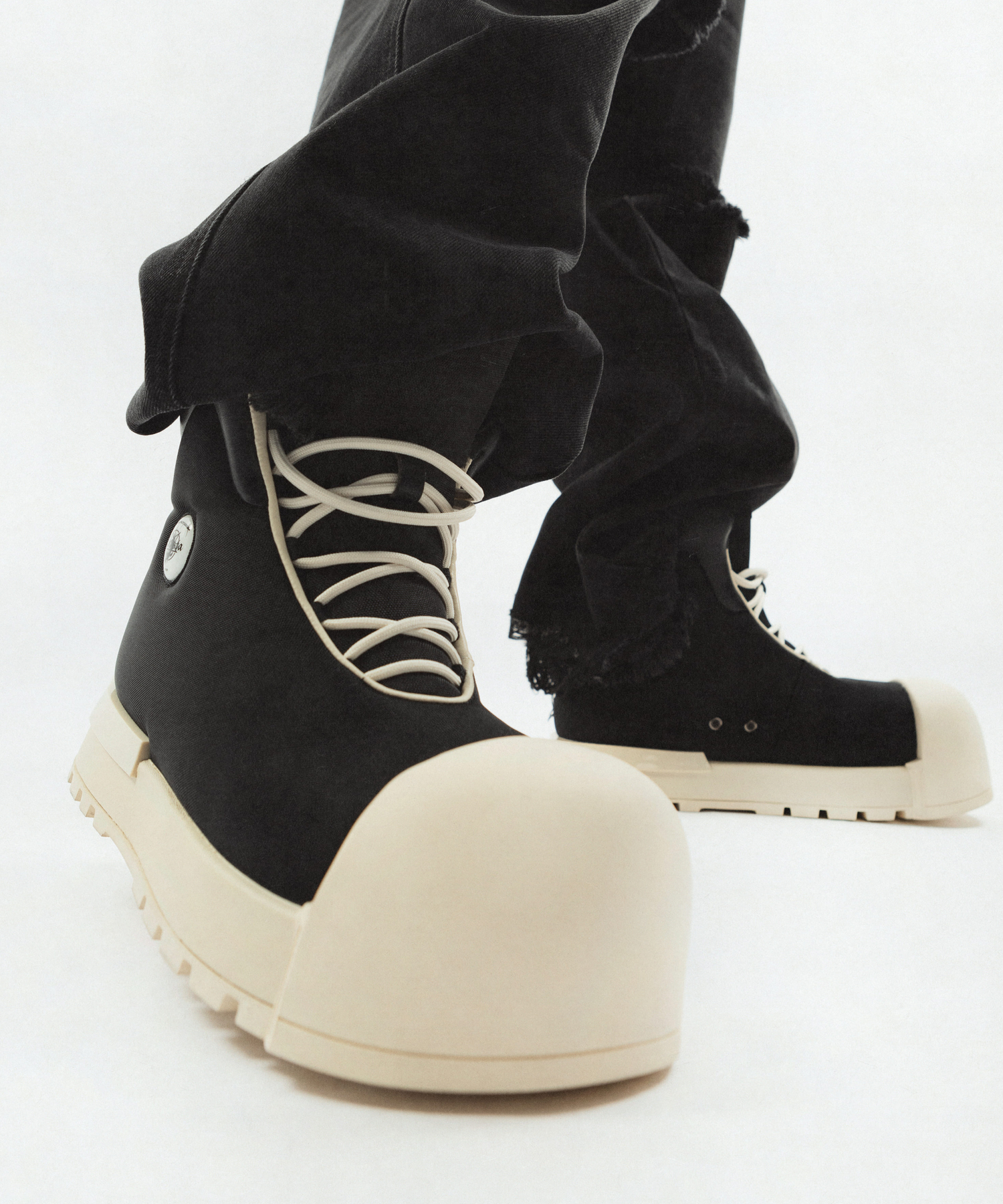 THICK SOLED HIGH TOP BOOTS